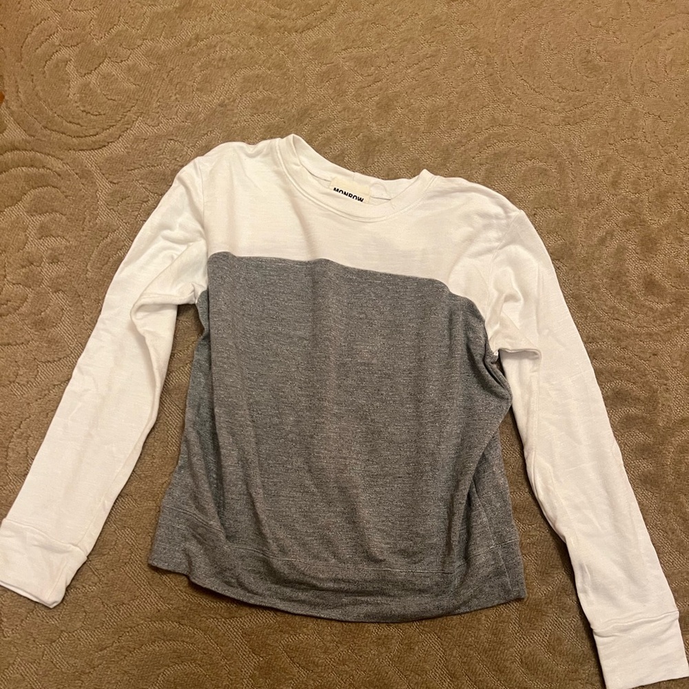 Monroe light weight sweatshirt 
White and gray